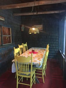 castle point dining table